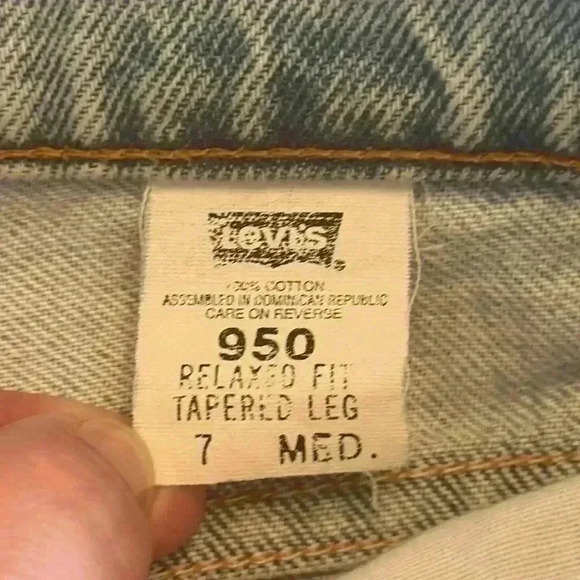 Levi’s 950 | 90’s Orange Tag Relaxed Fit, Tapered Leg Jeans - Picture 2 of 6